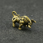 Retro Copper Animal Home Decor Brass Wall Street Bull Figurines Sculpture Car Keychain Pendant Accessories Cow Statue Desk Decor